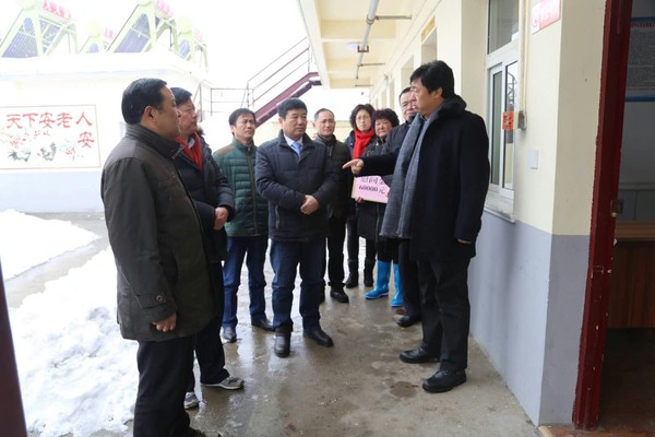 舒城县委书记金德元走访慰问桃溪镇敬老院