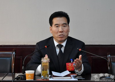 3月15日,天水市人大常委会主任柴金祥参加了秦安代表团分团审议.