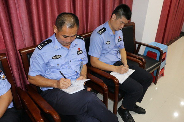 美兰监狱召开两学一做专题学习会议