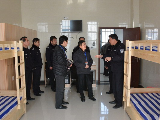 黄永祥局长慰问大连山戒毒所民警