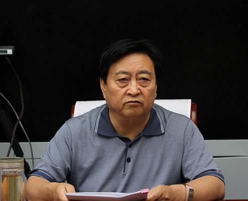 省司法厅党委委员,副厅长马晓峰为法制宣传处党支部讲授"两学一做"