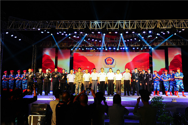 兴国举办万家灯火平安夜2016年警营文化综艺晚会