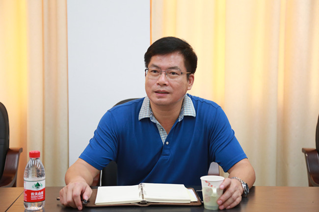 朱永辉到贵港市邮政速递物流公司调研