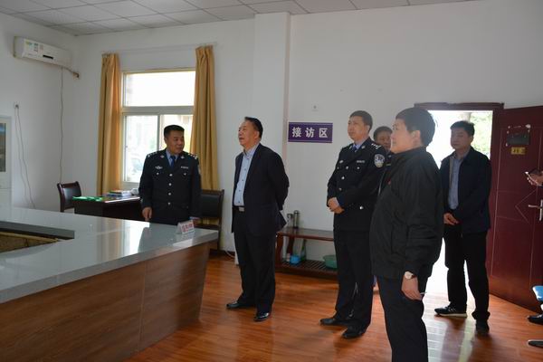省公安厅雷鸣放巡视员深入汉中开展公安信访调研指导工作