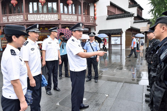 孙建友副市长检查指导中秋节安保工作