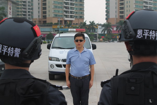 恩平市副市长朱立辉组织对巡特警队伍开展紧急集结测试