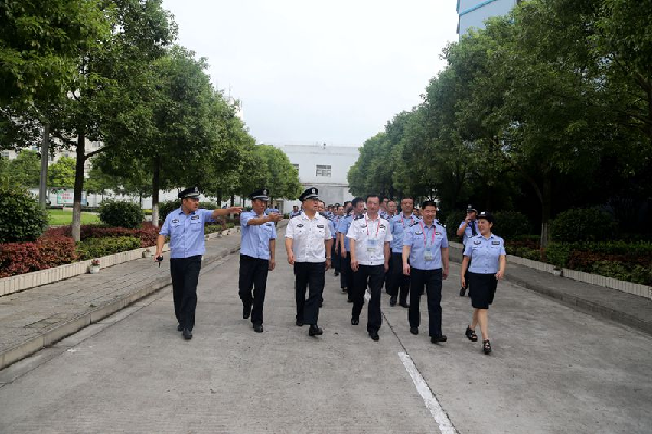 市公安局组织城区公安机关领导干部到荆州监狱开展警示教育活动