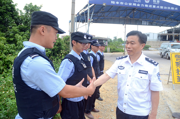5月26日上午,副市长,市公安局局长李世华在市委政法委副书记,禁毒整治