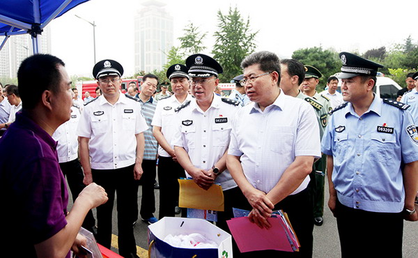 我市举行学习贯彻反恐怖主义法集中宣传活动