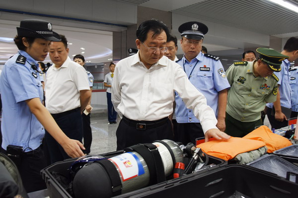 沈庆怀实地查看2号线安防打造高水平高起点高层次地铁安防体系