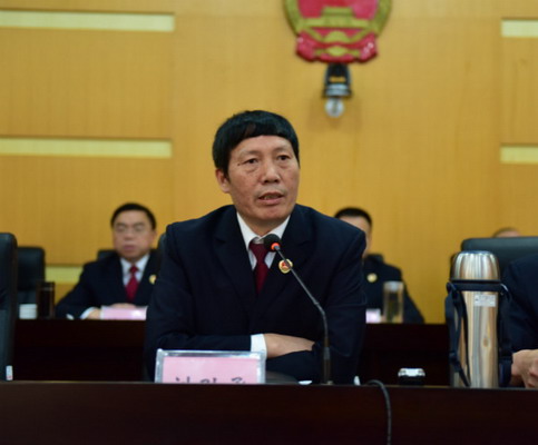 刘孙承从争先创优,规范司法,从严治检等3个方面简要回顾了2015年全市