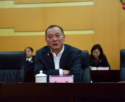 刘孙承从争先创优,规范司法,从严治检等3个方面简要回顾了2015年全市