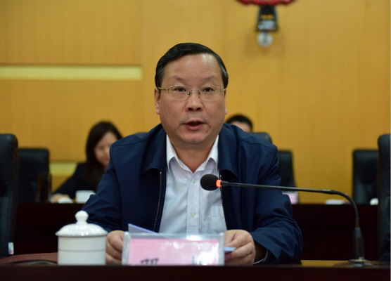 刘孙承从争先创优,规范司法,从严治检等3个方面简要回顾了2015年全市