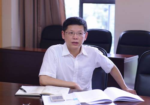 市公益诉讼工作办公会现场 上图为市院党组书记,检察长孟鸣作重要讲话