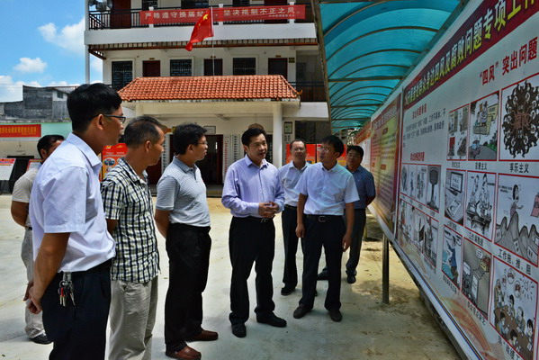 市委常委,市纪委书记覃荣化到靖西市调研