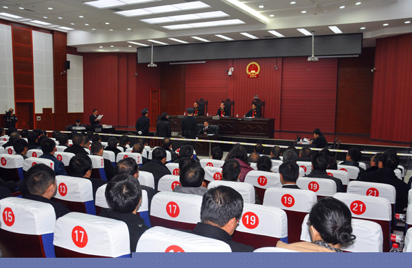 旁听庭审 用身边案例警醒身边人