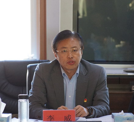 图为:区委常委,区纪委书记李威现场点评