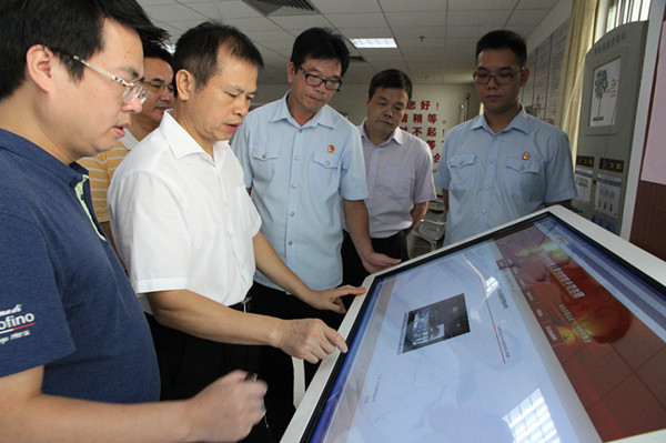 广西高院副院长林玉棠到崇左法院调研指导工作