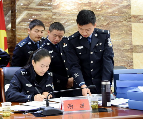 会后,杜尧森同志一行通过查阅资料,现场提问等方式对市公安局 五抓五