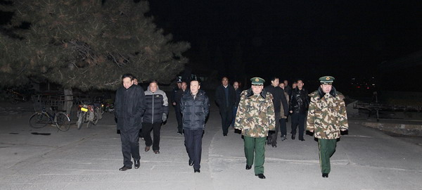 阮树平董天利刘新宇同志除夕夜检查安保消防工作并慰问一线民警