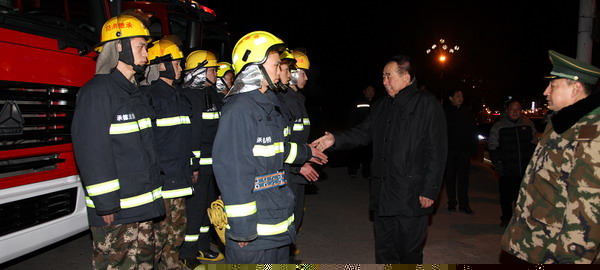 阮树平董天利刘新宇同志除夕夜检查安保消防工作并慰问一线民警