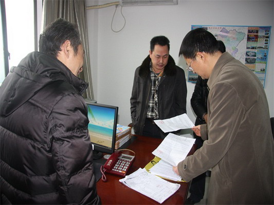 垫江县委常委政法委书记郑小波到县司法局视察调研