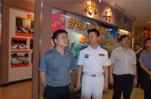 莫淦泉局长率班子成员到海军91676部队过"军事日"