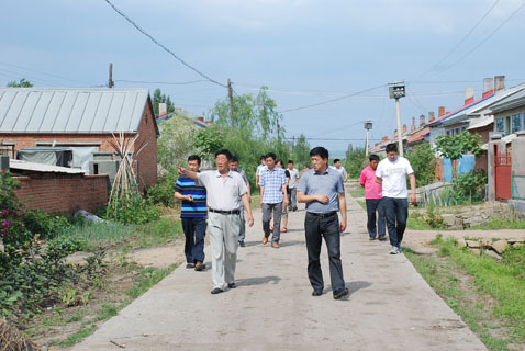 七台河市民政局领导班子深入抢垦村实地调研