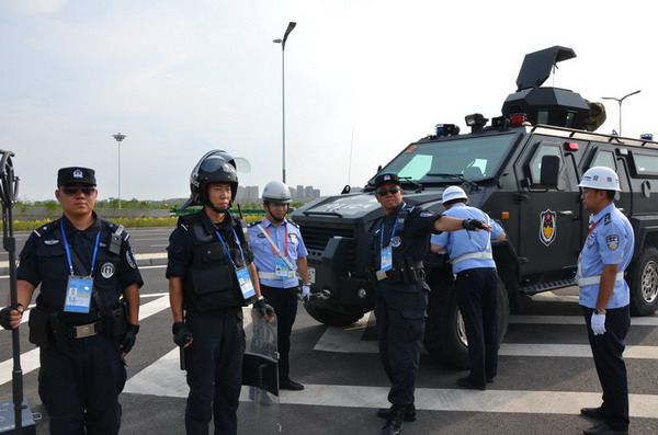 包头特警圆满完成全国第十届少数民族传统体育运动会开幕式安保任务