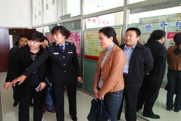 包头市妇联领导验收达茂旗公安局出入境管理大队创建自治区级"巾帼