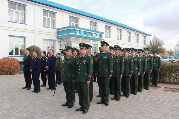 包头市首个北疆警地联动综治服务中心在满都拉边防派出所揭牌成立