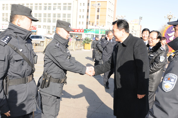 张院忠书记春节前慰问我局公安民警