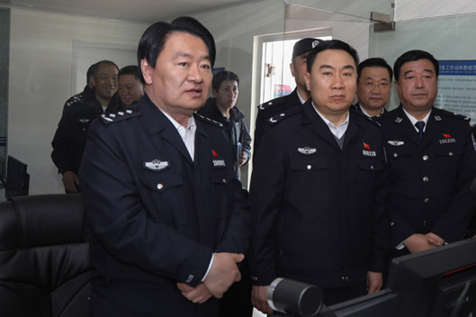 刘国秀副市长实地检查清明节安保工作并看望慰问基层一线执勤民警