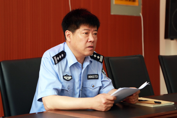 杨明同志到创新街道鹤鸣社区讲党课