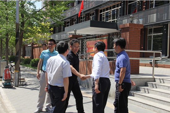 区委常委纪委书记监委主任席成坡到劲松街道督导检查一带一路安全保障