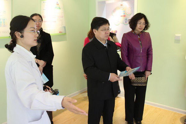 糖尿病健康教育基地,泰安市卫计委助理调研员张伟英,泰山区卫生局赵宁