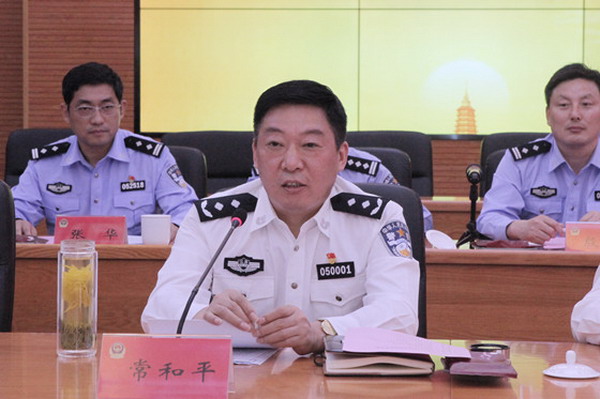 厅党委委员,副厅长,常州市副市长,公安局长常和平接待了考察团一行