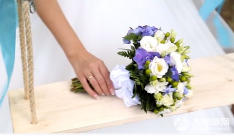 出轨离婚要怎么赔偿?