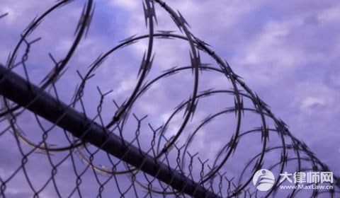 假释犯在假释考验期内犯新罪的要如何处理？